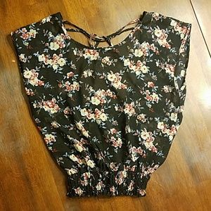 Wet Seal top size medium